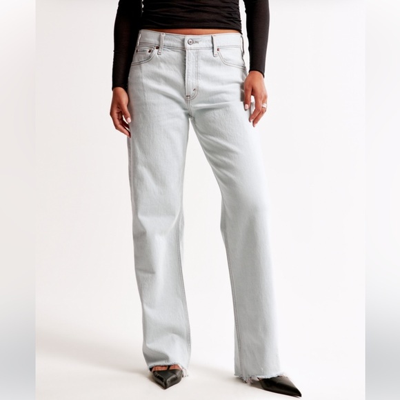 Abercrombie & Fitch Curve Love Low Rise Baggy Jeans - Picture 2 of 14